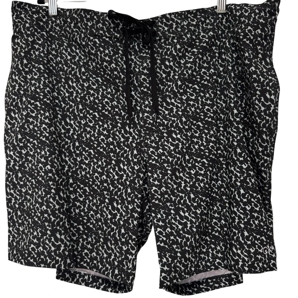 Calvin Klein Swimwear Mens XXL Black‎ White Abstract Print Swim Trunks NEW